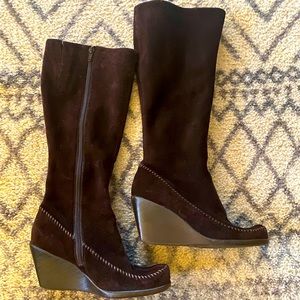 Womens Aerosoles suede wedge boot 6